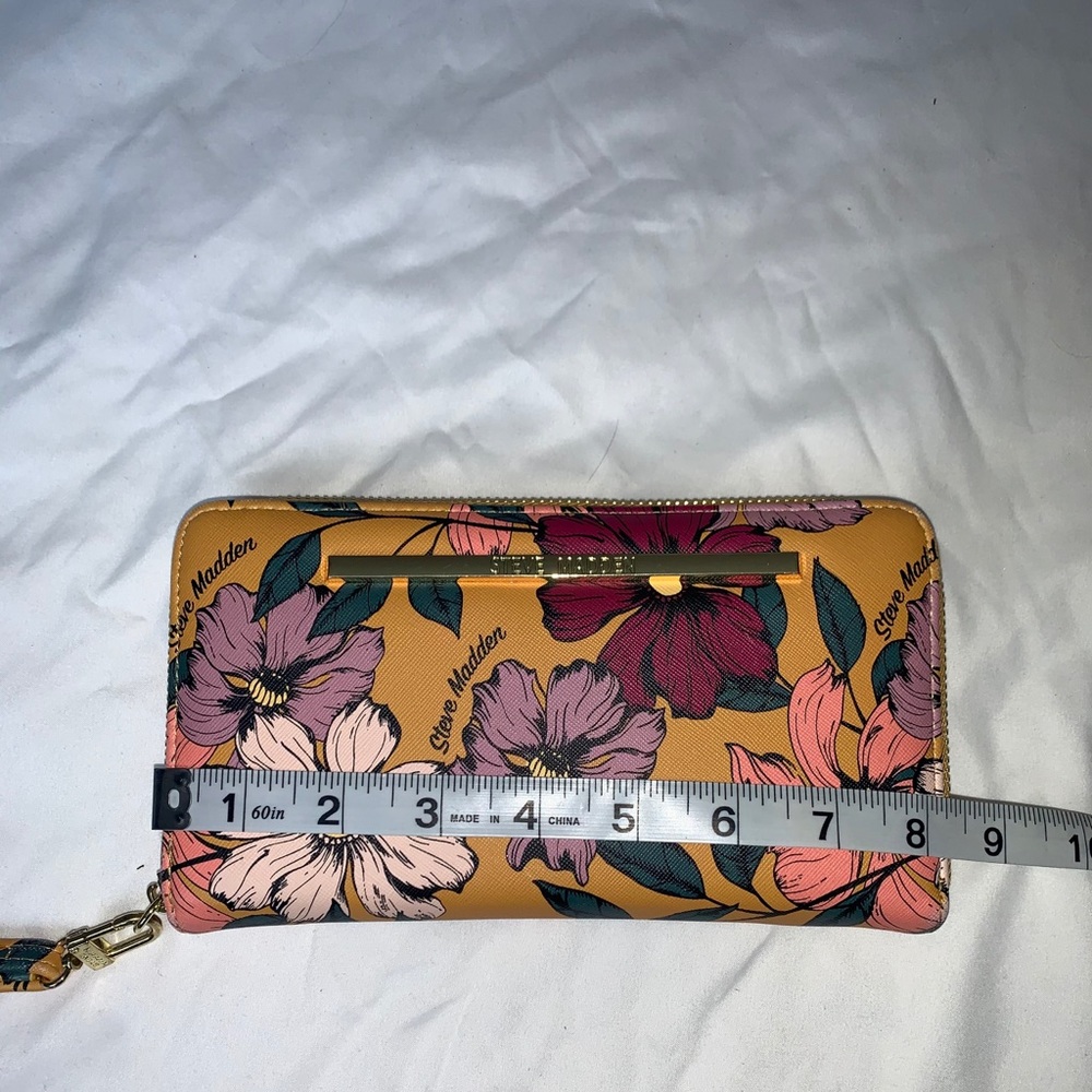 Yellow/ Floral Wallet 💐